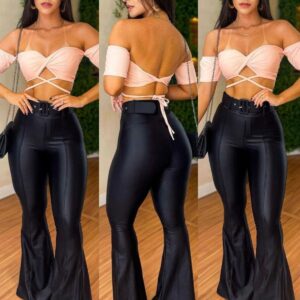 Calça flare com cinto cirrê